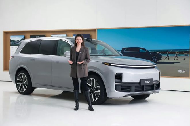 宋紫薇创业AI硬件首款产品曝光冰球突破网站“最美产品经理”(图6)